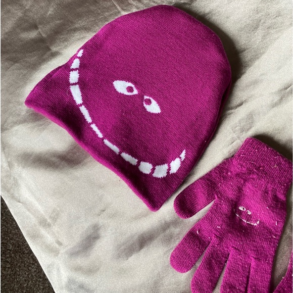 Disney Alice in Wonderland beanie & gloves set - Picture 8 of 8